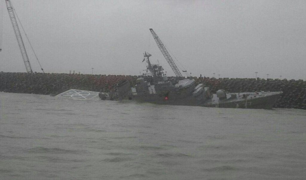 Iran’s previous Damavand destroyer sank after striking a breakwater at Bandar Anzali, 10 January 2018.